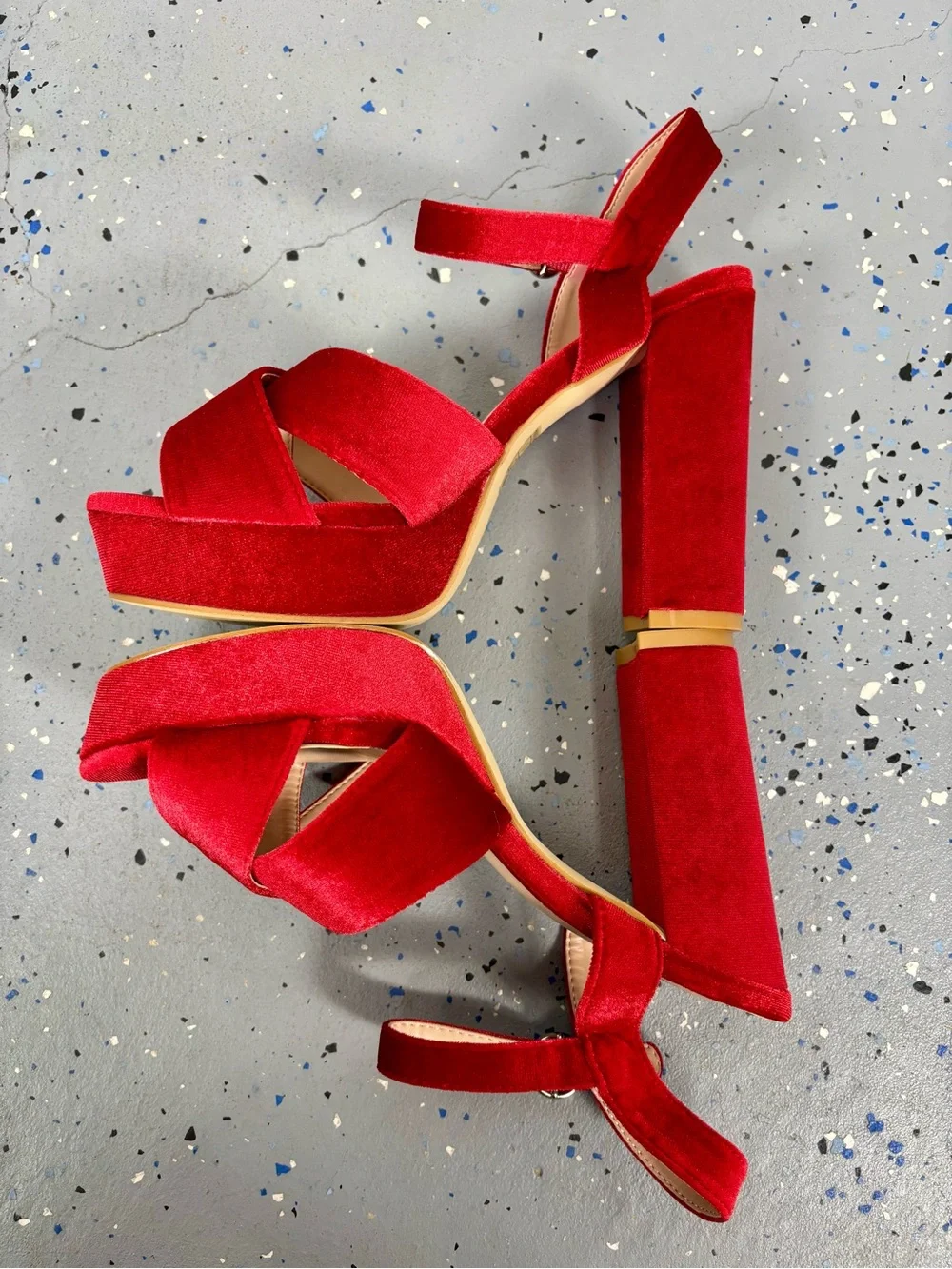 Unique Vintage Red Velvet Platform Heels Strappy Peep Toe NEW IN BOX Size 8